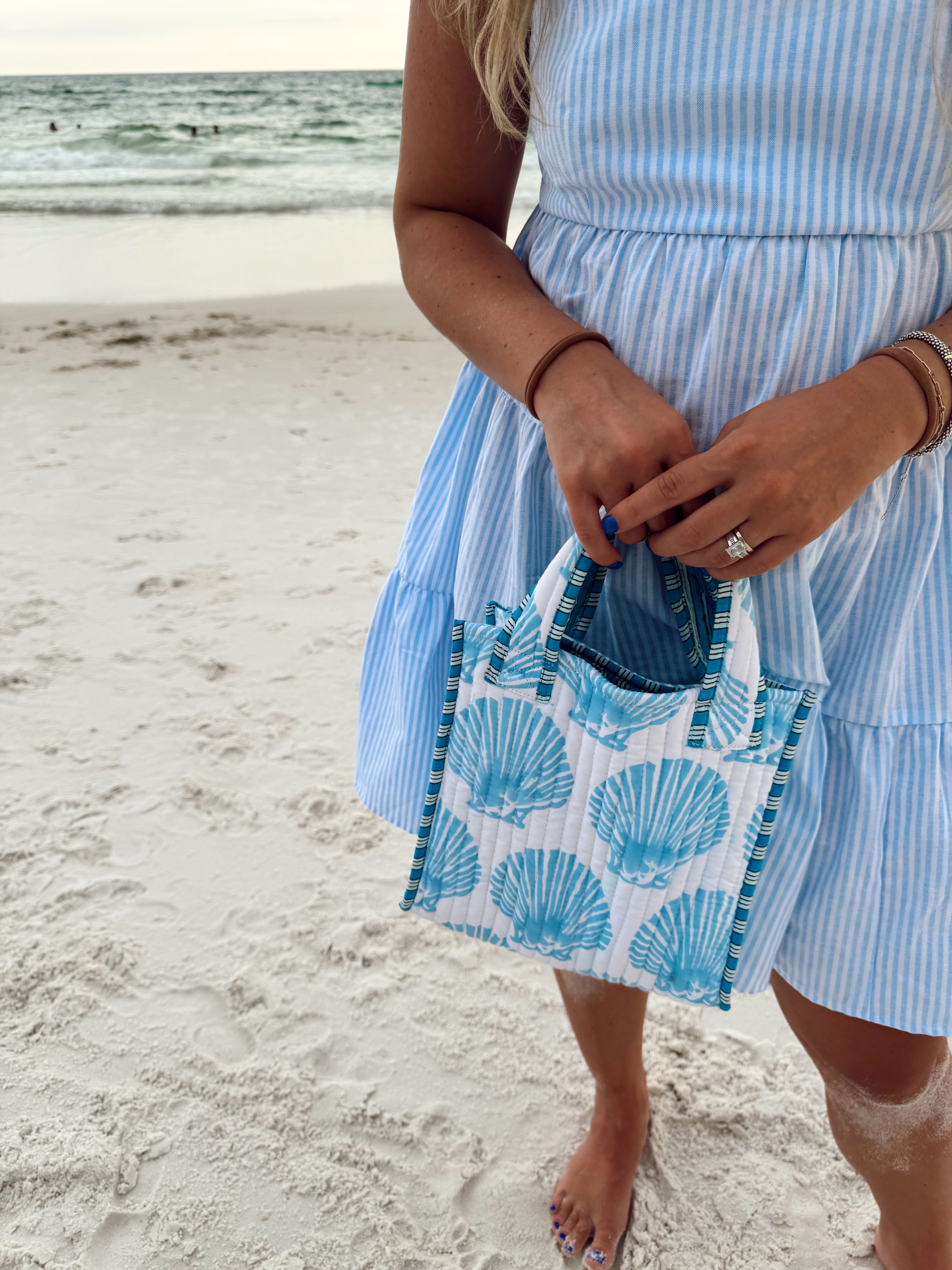 ★TOUT Y EST★ WIDE RECTANGLE BAG BLUE BU-22W-15 Amazon.com: Blue Tote Bag : Clothing, Shoes & Jewelry